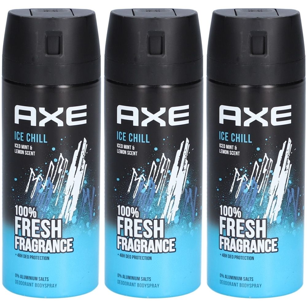 Drei Deodorant-Sprays mit schwarzem Deckel und blauer Basis. Aufschrift: AXE, ICE CHILL, 100% FRESH FRAGRANCE. Ohne Aluminiumsalze.