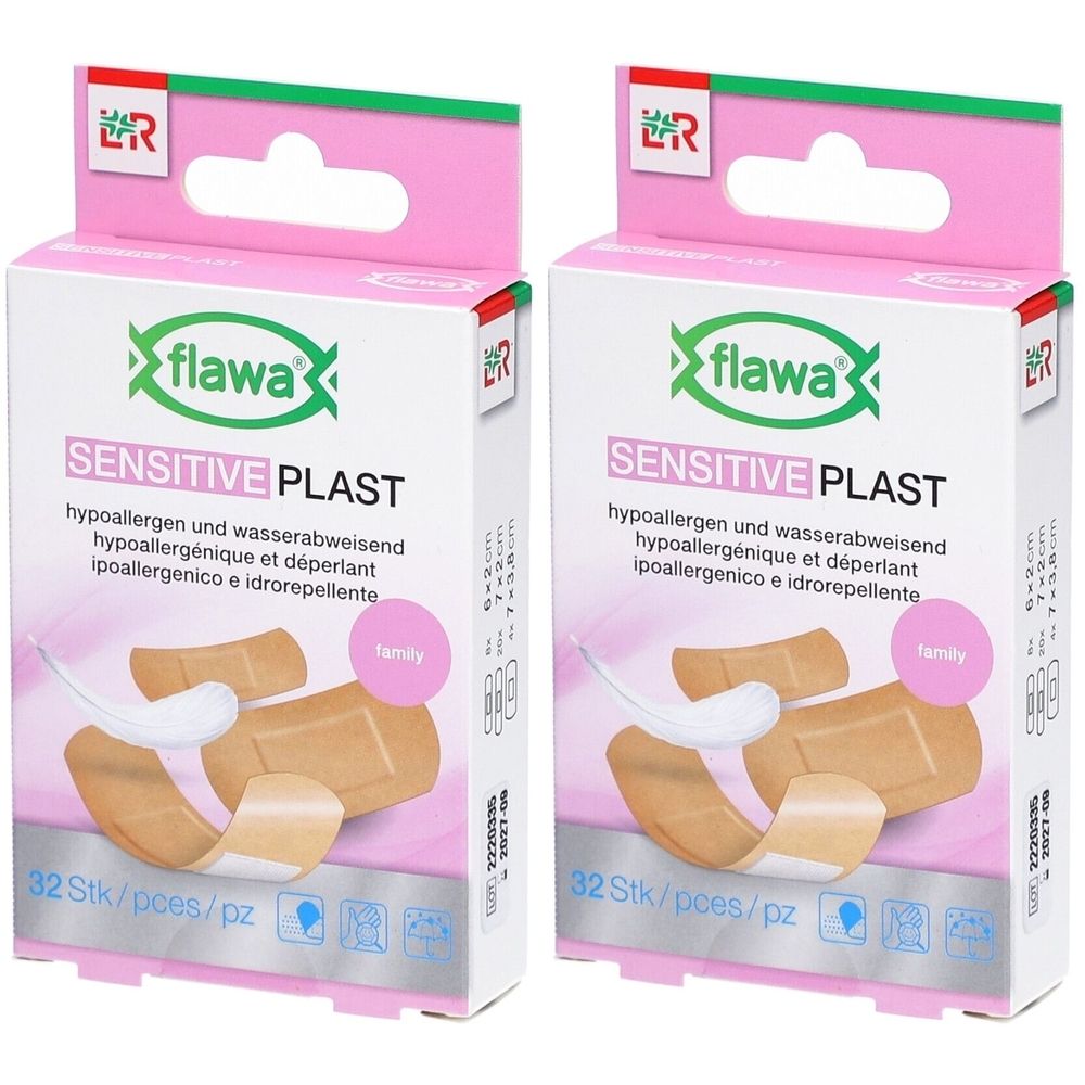 Deux boîtes de pansements FLAWA Sensitive Plast. Emballage rose et blanc avec nom et logo du produit. 32 pièces par boîte. Illustration de pansements.