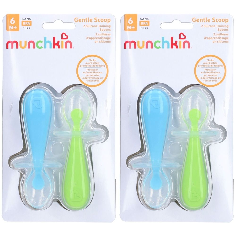 Deux cuillères pour bébé, bleu et vert, dans un emballage. Marque : munchkin. Sans BPA. Pour les 6 mois et plus. Inscription : Gentle Scoop.