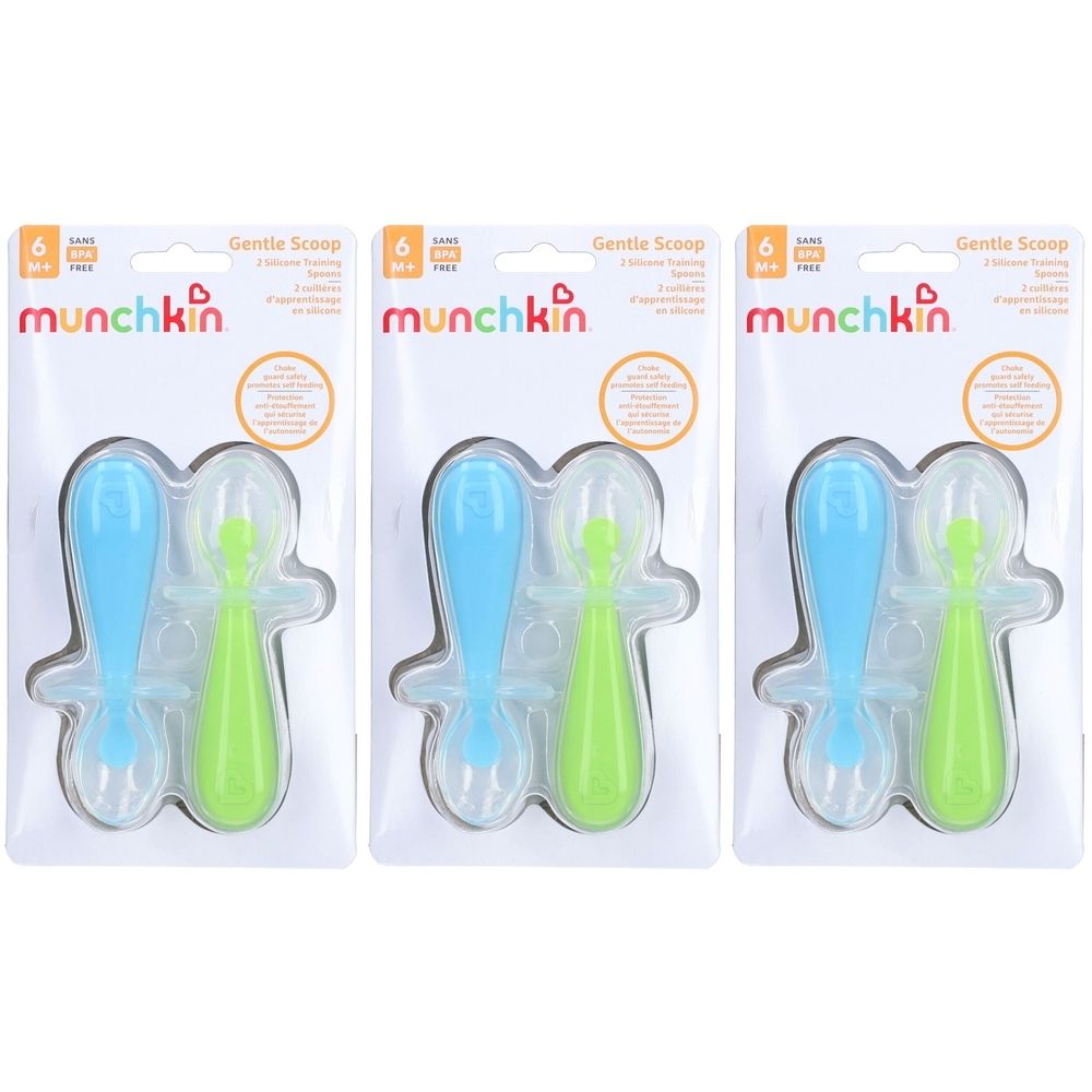 Trois emballages de deux cuillères pour bébé. Bleues et vertes. Marque : munchkin. Emballage avec nom du produit et recommandation d'âge.