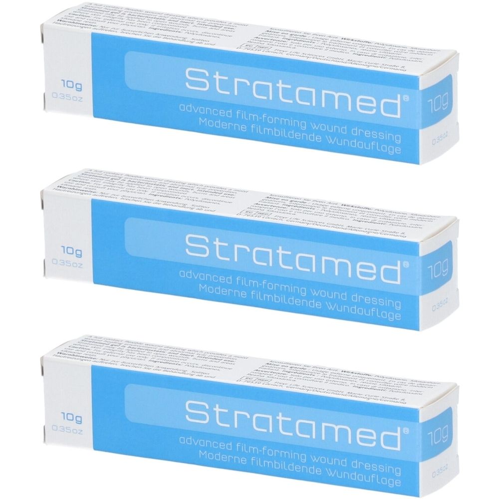 Drei Schachteln STRATAMED®. Blaue und weiße Verpackung. Aufschrift: 10g, Stratamed, advanced film-forming wound dressing, Moderne filmbildende Wundauflage.