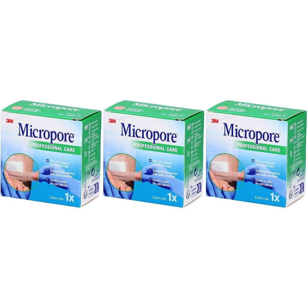 Trois boîtes de pansements 3M Micropore. Emballage vert et blanc avec image du produit et texte. 2,5 cm x 5 m, 1x.