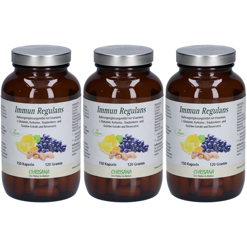 Drei braune Glasflaschen mit silbernen Deckeln. Auf den Etiketten steht "Immun Regulans" und "CHRISANA". Abgebildet sind Zitrone, Blaubeeren und Ingwer.