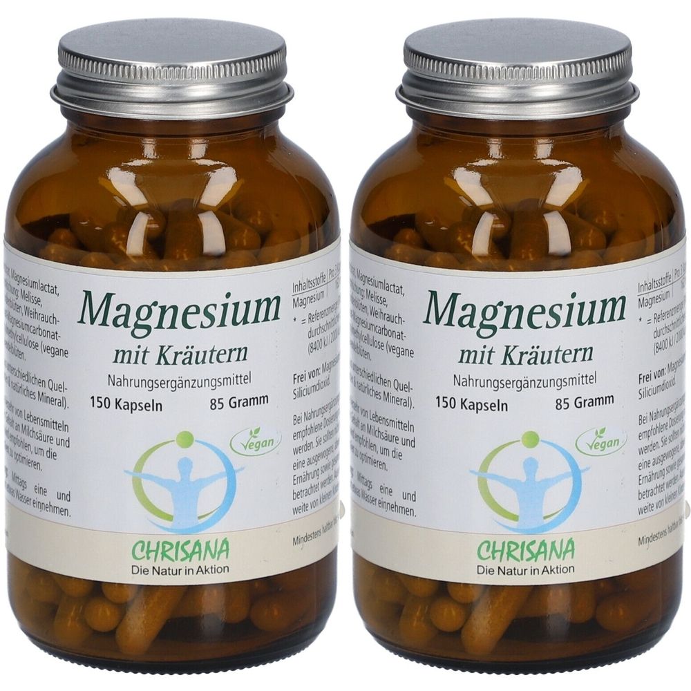 Zwei braune Glasflaschen mit silbernen Deckeln. Aufschrift: Magnesium mit Kräutern, 150 Kapseln, 85 Gramm. Marke: Chrisana.