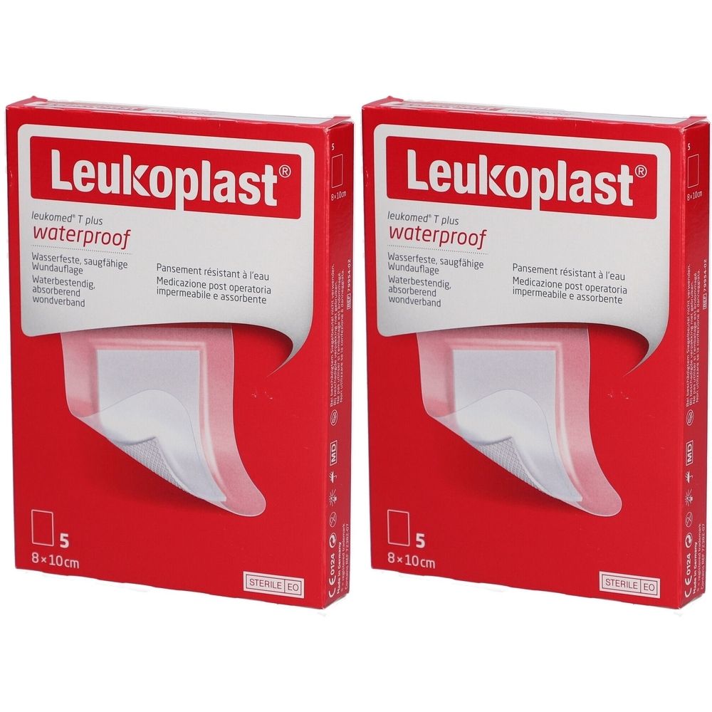 Zwei Packungen Leukoplast Leukomed T Plus. Rote Verpackung mit Produktname und Produktmerkmalen. 8x10cm, 5 Stück.