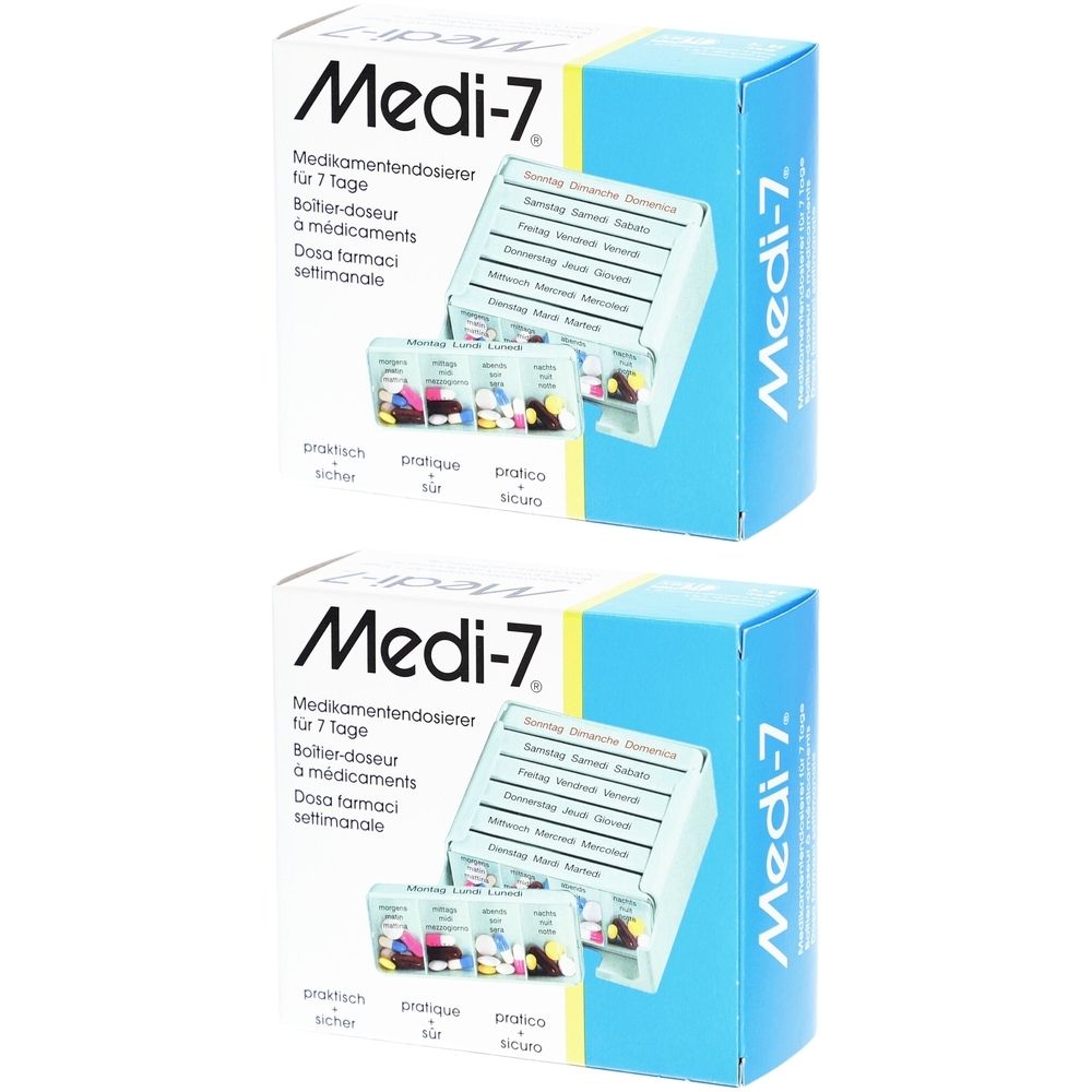 Zwei türkisfarbene Medikamentendosierer. Aufschrift Medi-7, Medikamentendosierer für 7 Tage. Sichtbar sind einzelne Tagesboxen.