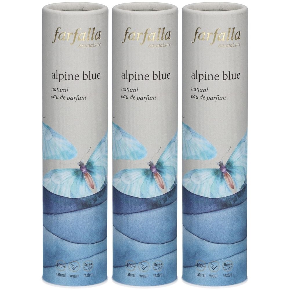 Drei zylindrische Verpackungen mit "Farfalla Alpine Blue Eau de Parfum". Hellgrau mit blauem Schmetterlingsmuster.