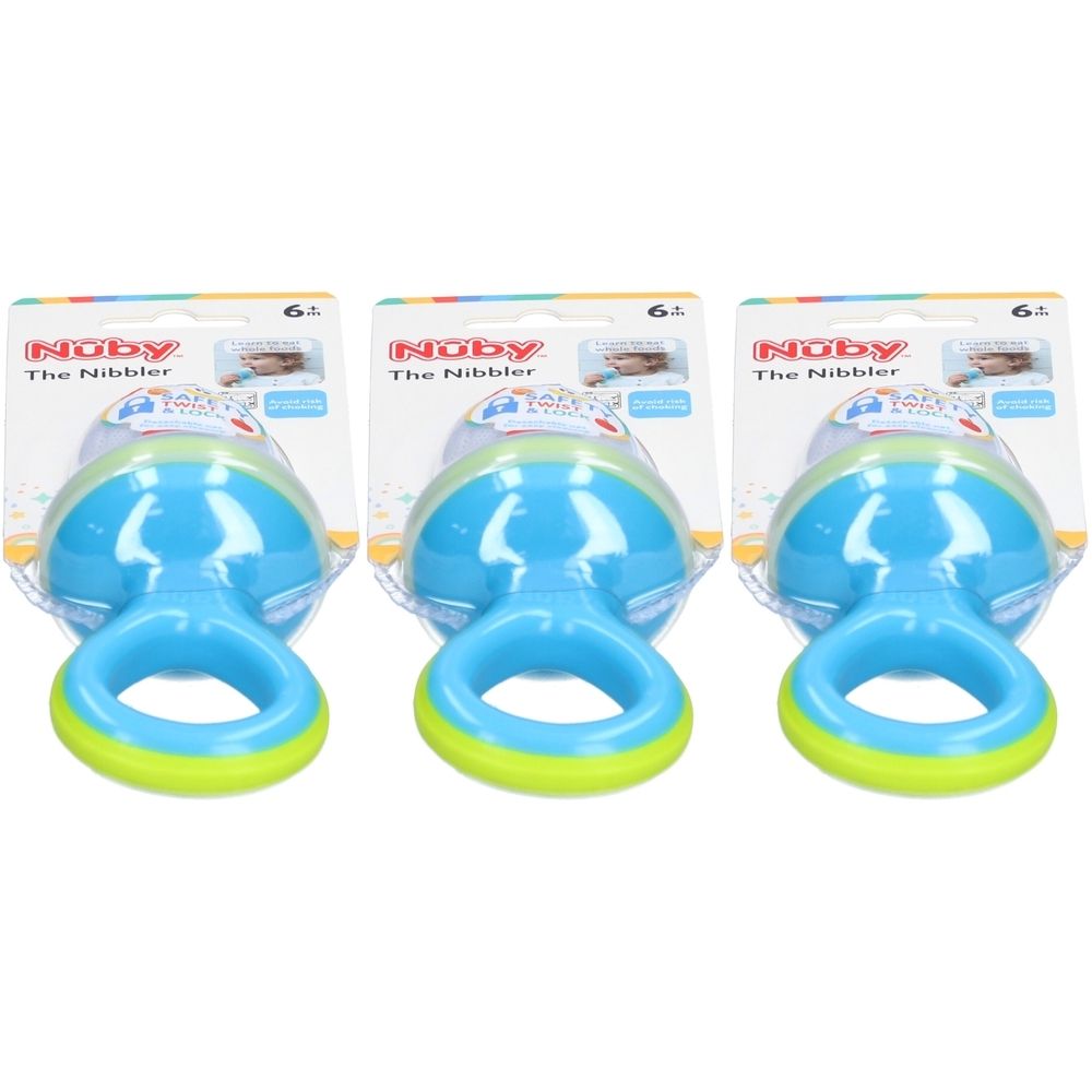 Trois Nûby sucettes alimentaires avec capuchon. Bleu, vert et transparent. Emballées sur carton avec nom du produit et recommandation d'âge.