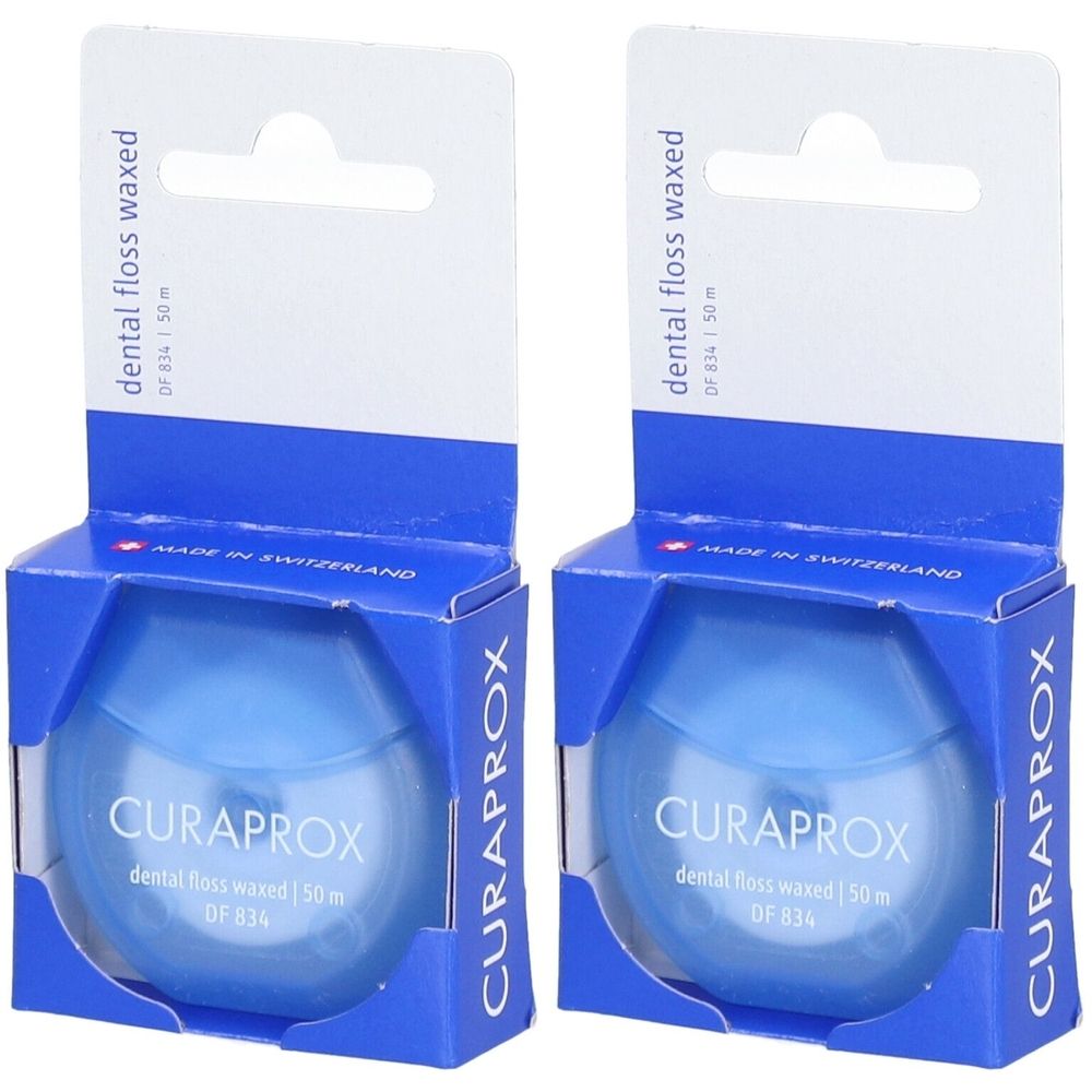 Zwei Packungen Zahnseide in blauer Verpackung. Aufschrift: CURAPROX, dental floss waxed, DF 834, 50m. Verpackung mit Aufhänger.