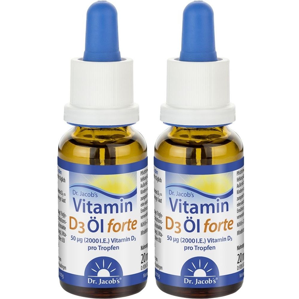 Zwei Flaschen Vitamin D3 Öl forte. Braune Glasflaschen mit blauem Tropfer und weißem Verschluss. Beschriftung: Dr. Jacob's, Vitamin D3 Öl forte.
