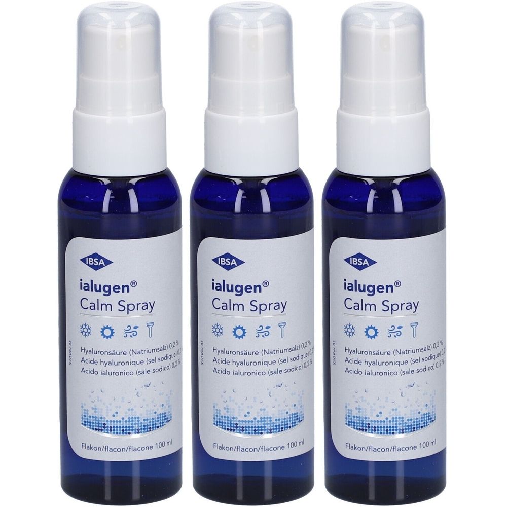 Drei blaue Sprühflaschen mit weißem Sprühkopf. Auf jeder Flasche steht "ialugen Calm Spray" und "IBSA".