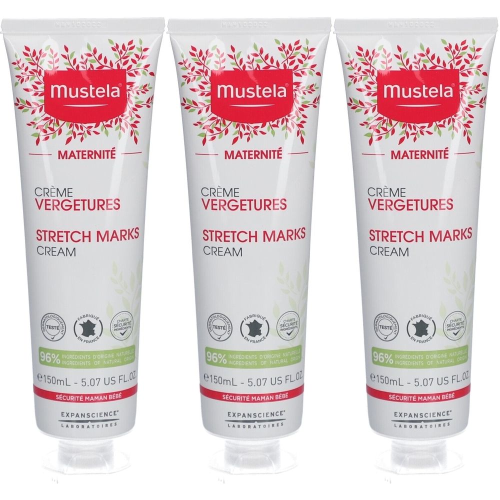 Trois tubes de crème Mustela. Inscription "Maternité", "Crème Vergetures Stretch Marks Cream". Certifications et indication de volume.