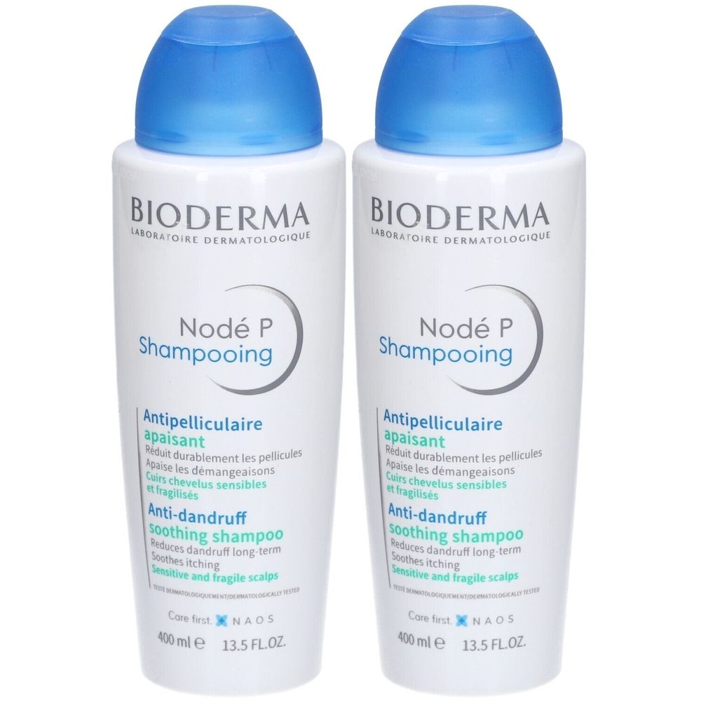 Zwei weiße Flaschen mit blauem Deckel. Aufschrift: BIODERMA, Nodé P Shampooing, Anti-Schuppen Shampoo. 400 ml.