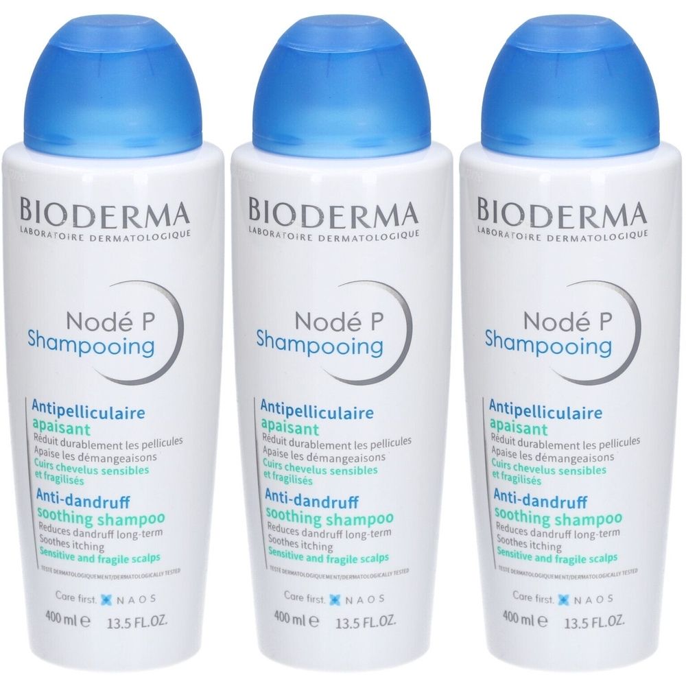 Drei Flaschen Bioderma Nodé P Anti-Schuppen Shampoo. Weiße Flaschen mit blauem Deckel. Text: Anti-Schuppen, beruhigend, für empfindliche Kopfhaut.