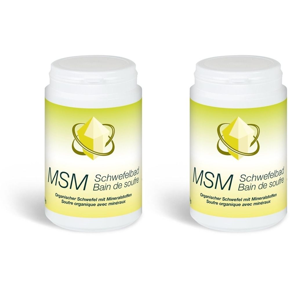 Zwei weiße Behälter mit gelben Etiketten. Auf den Etiketten steht "MSM Schwefelbad" und ein Logo. Die Behälter haben weiße Deckel.