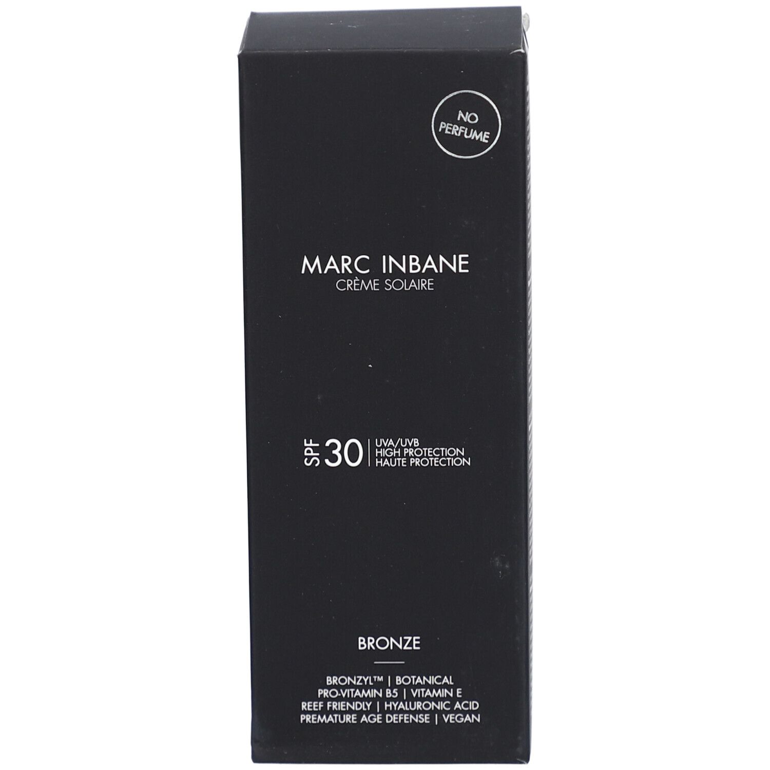 Schwarze Schachtel mit Sonnencreme. Aufschrift: Marc Inbane Crème Solaire, SPF 30, Bronze. Mit Inhaltsstoffen.