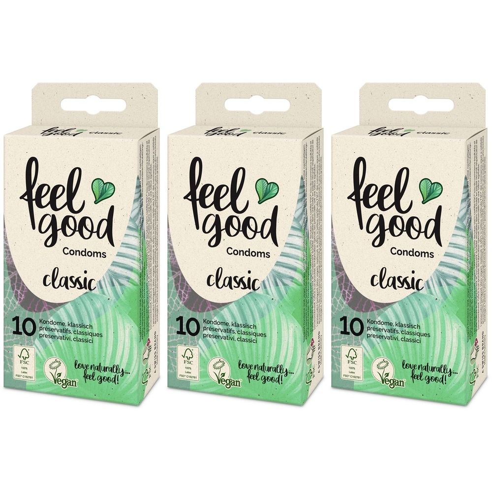 Drei Schachteln feel good Condoms classic. Aufschrift: 10 Kondome, vegan. FSC-Siegel. Hintergrund mit grünen und weißen Streifen.