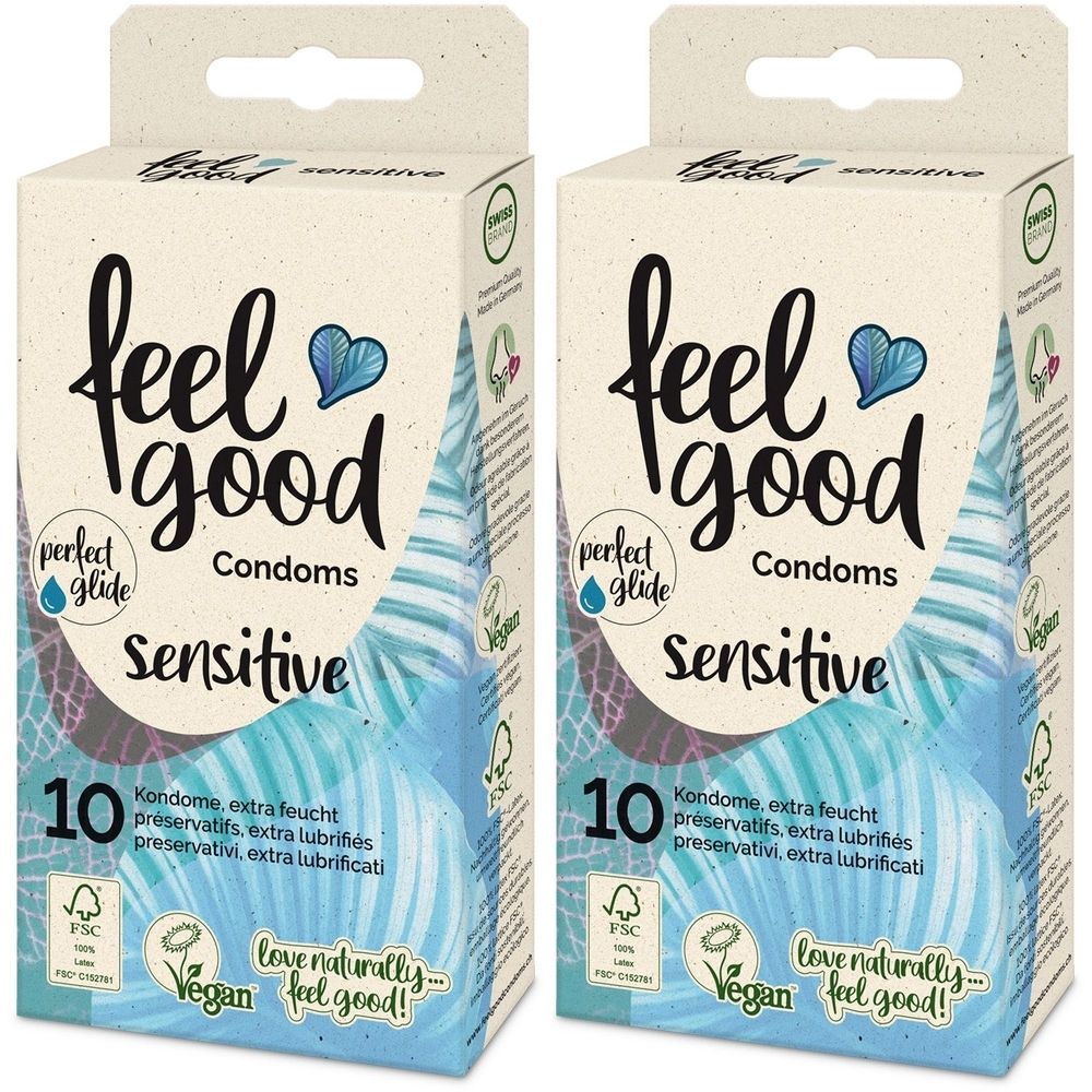 Zwei Kartons mit Kondomen. Aufschrift: feel good Condoms sensitive. 10 Stück. FSC-Siegel und Vegan-Logo.