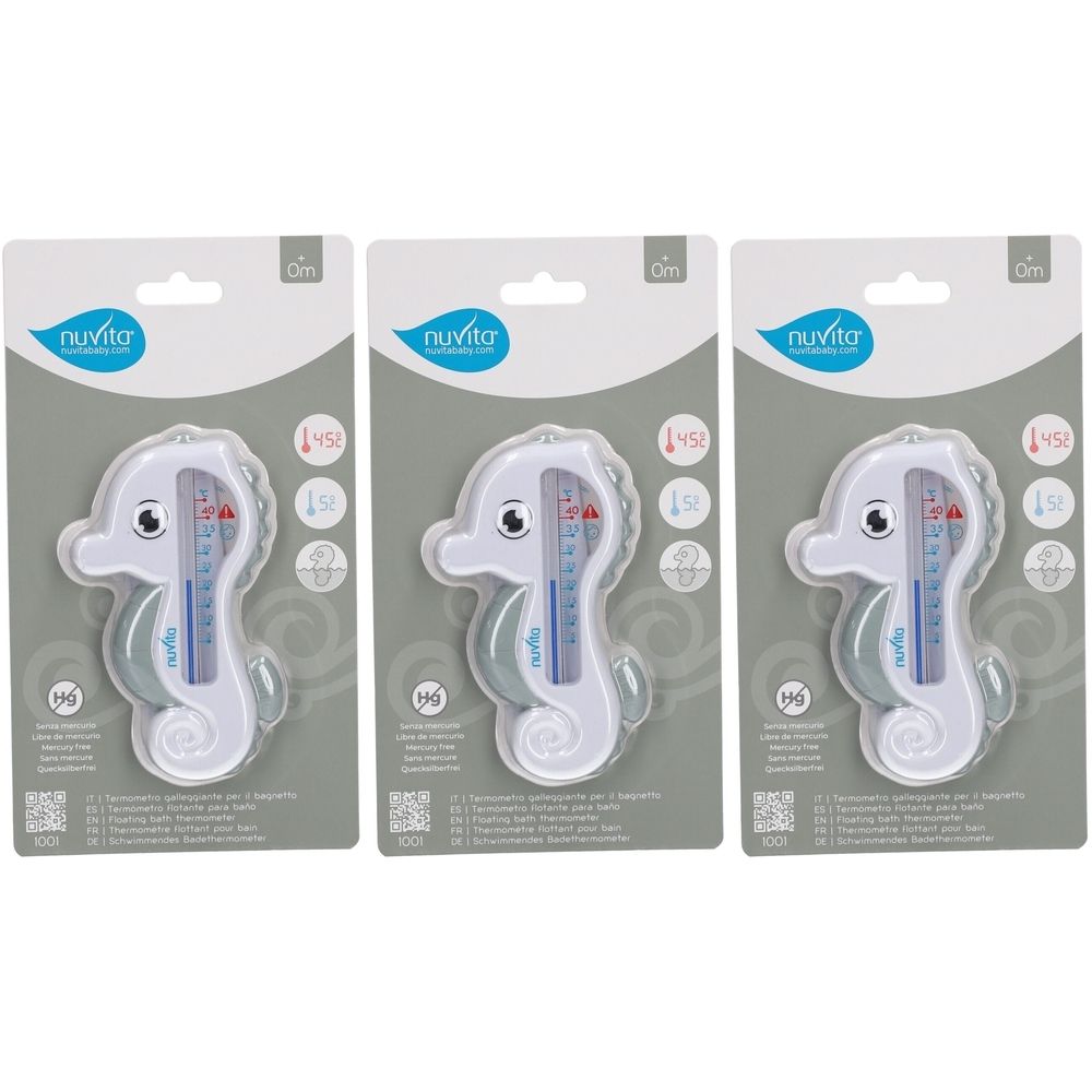 Drei NUVITA Badethermometer in Seepferdchenform auf Verpackung. Weißes Thermometer mit blauer Skala und roter Anzeige. Verpackung mit Logo.