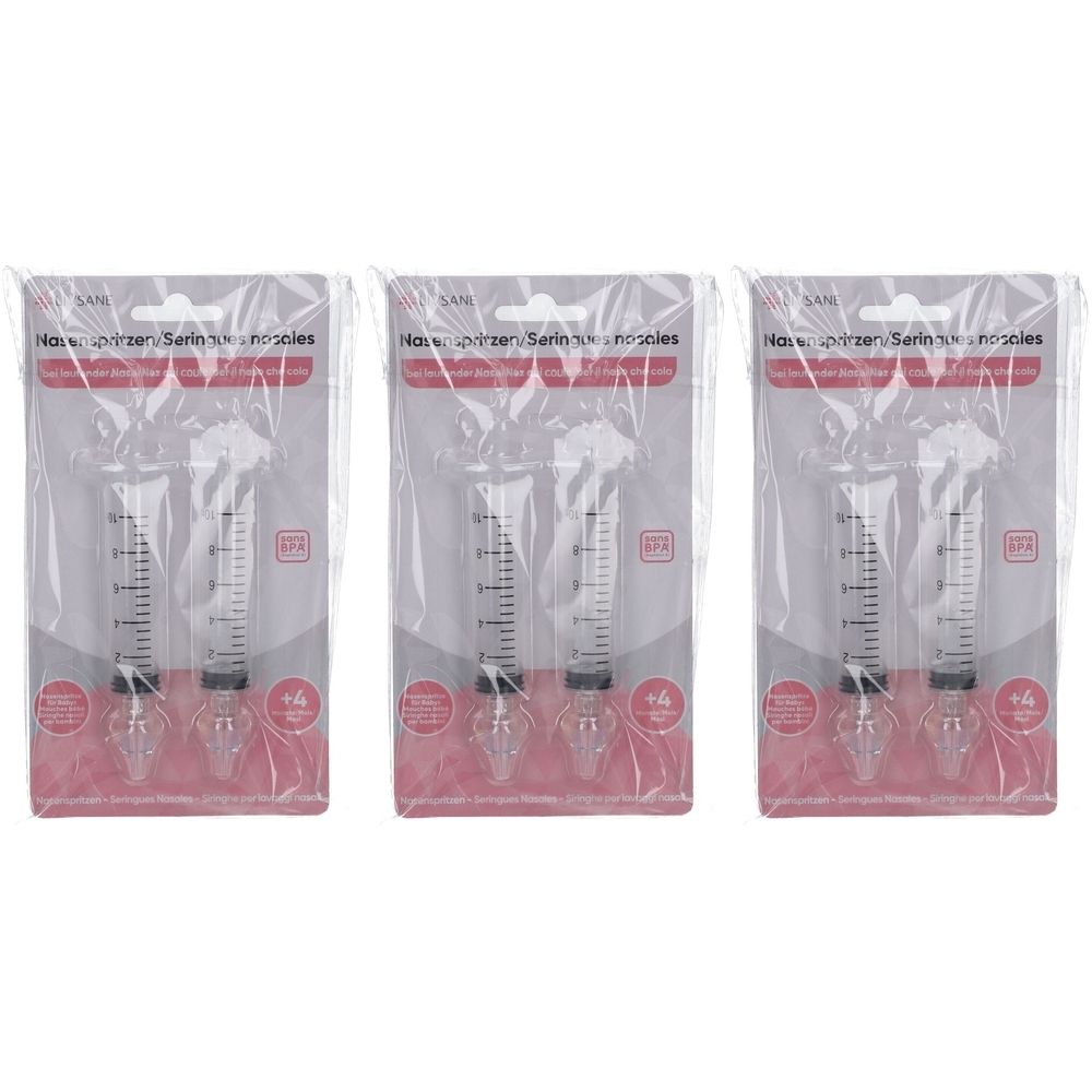 Drei verpackte Nasenspritzen. Klare Kunststoffzylinder mit schwarzen Markierungen und Spitzen. Verpackt in Blisterverpackung.