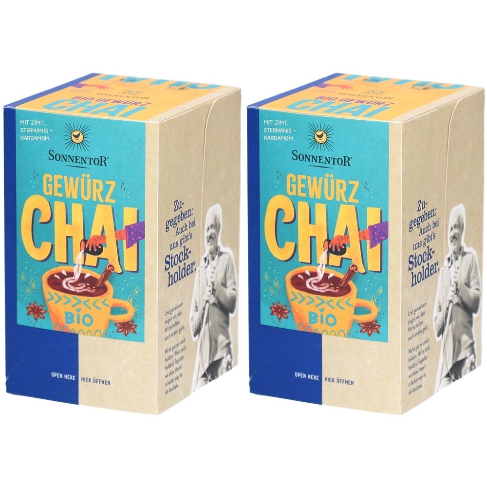 Zwei Kartons SONNENTOR Chai Gewürz Tee. Aufschrift: BIO. Illustration einer Tasse Tee. Beige, blau, gelb und braun.