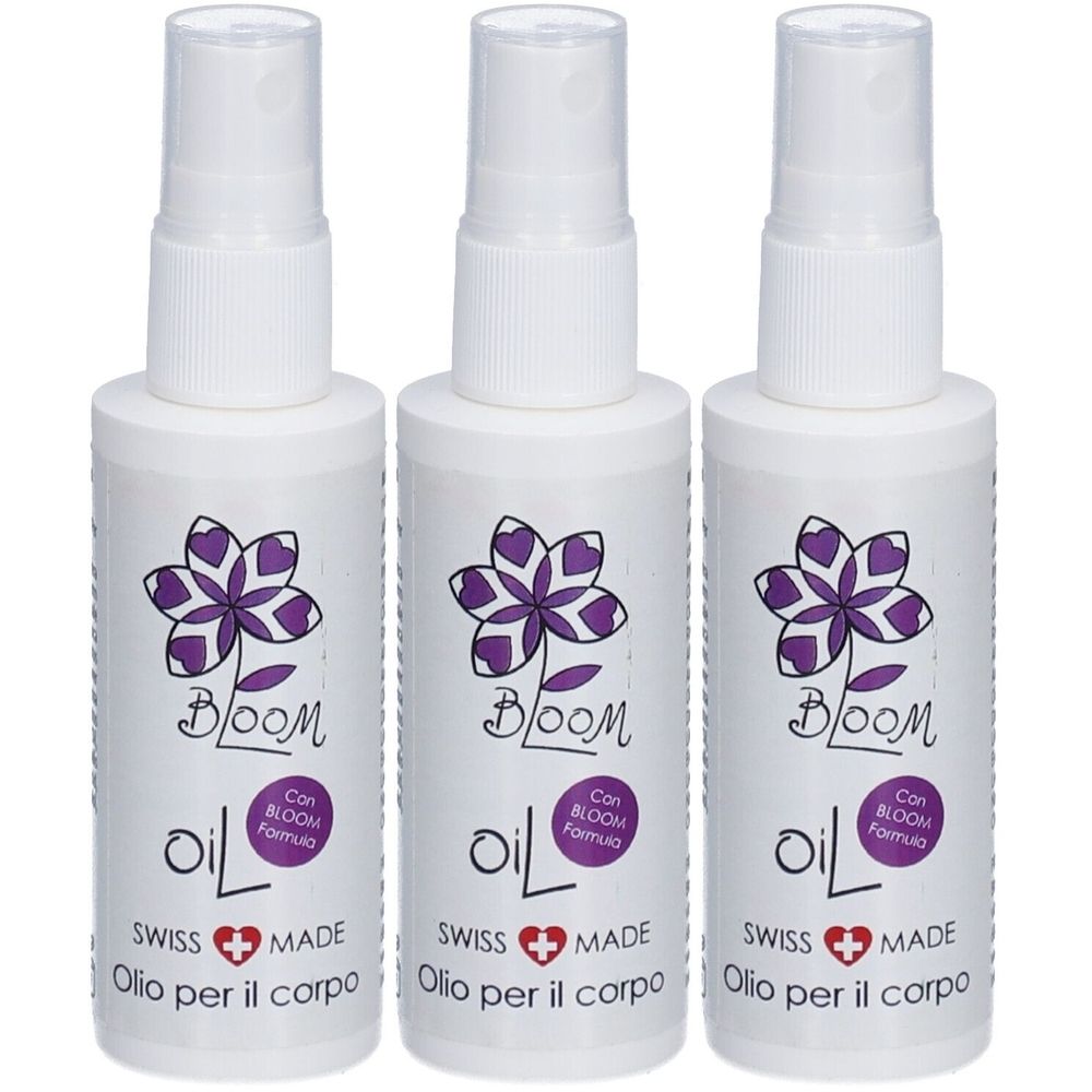 Drei weiße Sprühflaschen mit lila Blüten-Logo. Aufschrift: BLOOM Oil, Swiss Made, Olio per il corpo. Mit Sprühkopf.