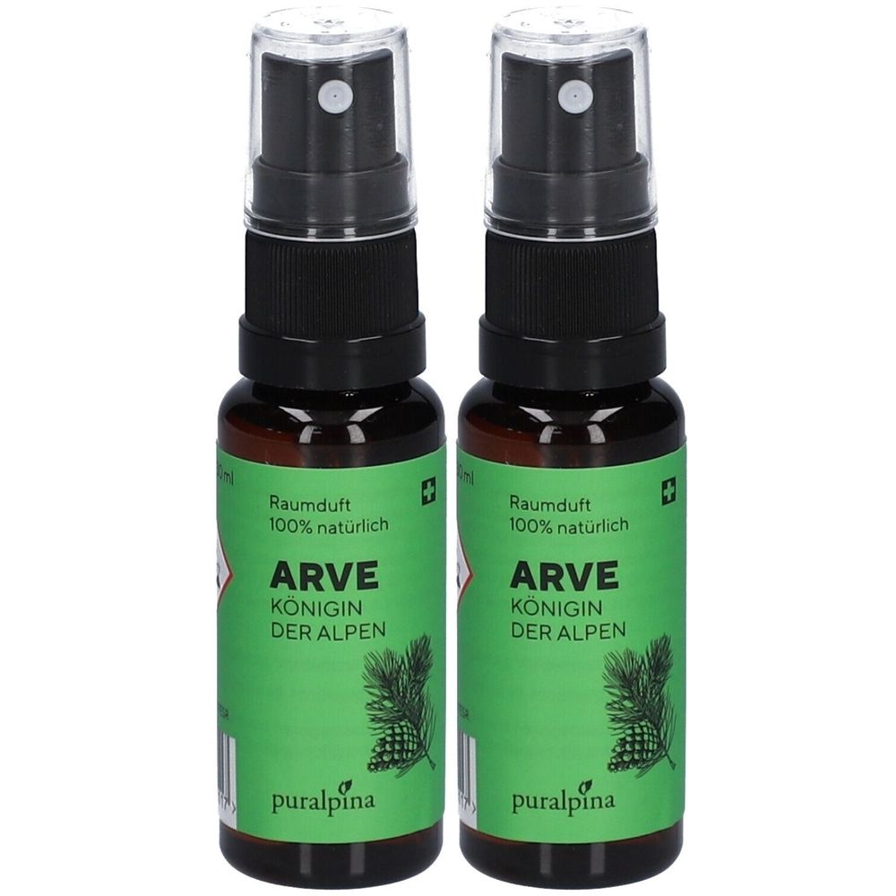Zwei Sprühflaschen mit schwarzem Sprühkopf und brauner Flüssigkeit. Auf grünem Etikett: ARVE Königin der Alpen, puralpina.
