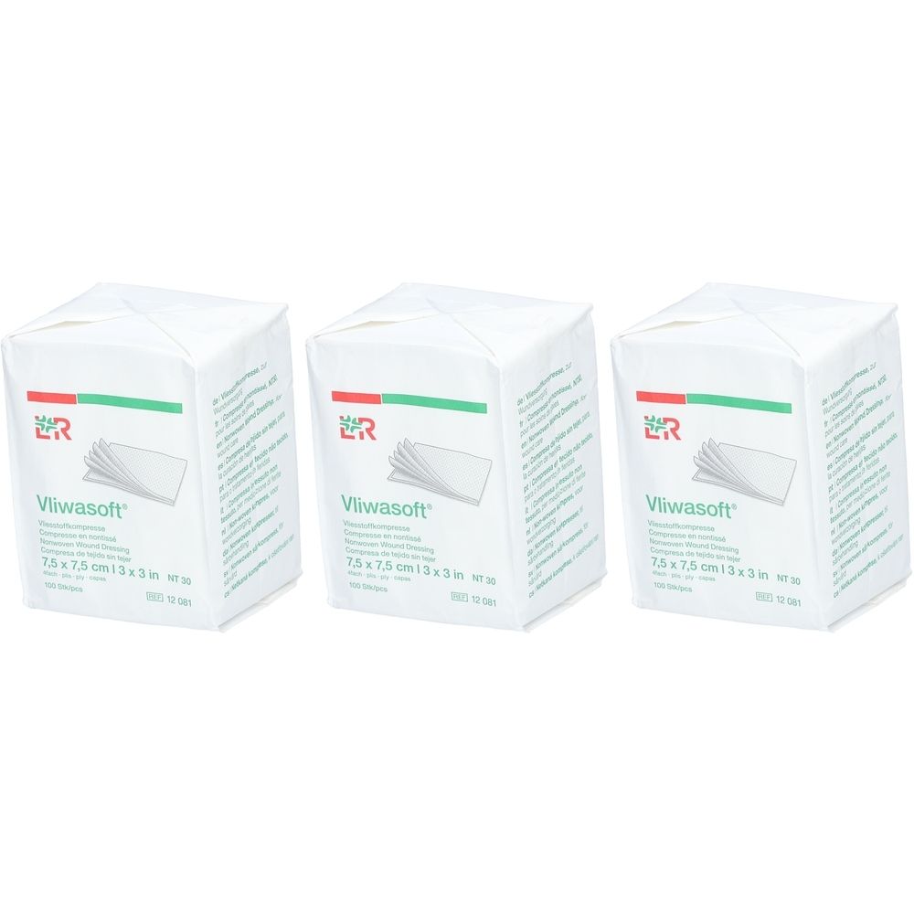Trois emballages blancs de compresses Vliwasoft. Inscription : Vliwasoft, 7,5 x 7,5 cm, bandes vertes et rouges.
