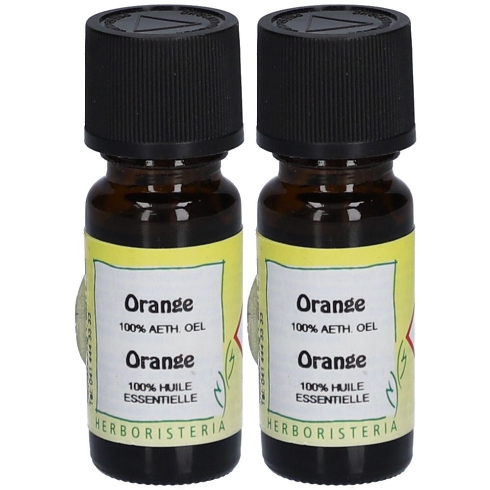 Zwei braune Glasflaschen mit schwarzem Deckel. Auf gelbem Etikett: Orange, 100% ätherisches Öl, HERBORISTERIA.