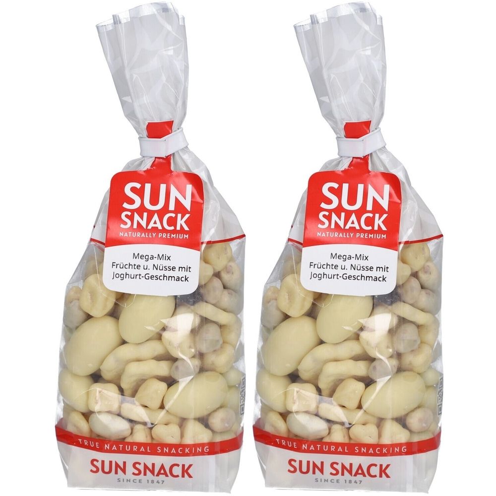 Zwei Beutel SUN SNACK Mega-Mix. Klarsichtbeutel mit rotem Etikett. Enthält Früchte und Nüsse mit Joghurt-Geschmack.