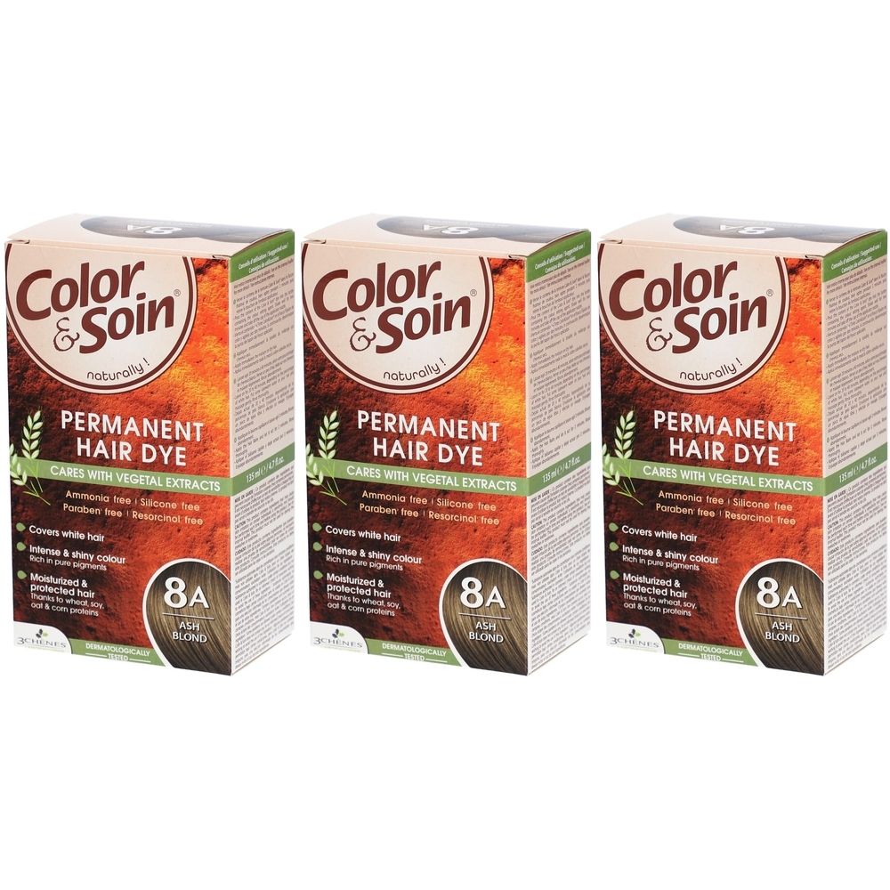 Trois boîtes de Color & Soin Permanent Hair Dye. Inscription : 8A Blond cendré. Contient des extraits végétaux. Couvre les cheveux blancs.