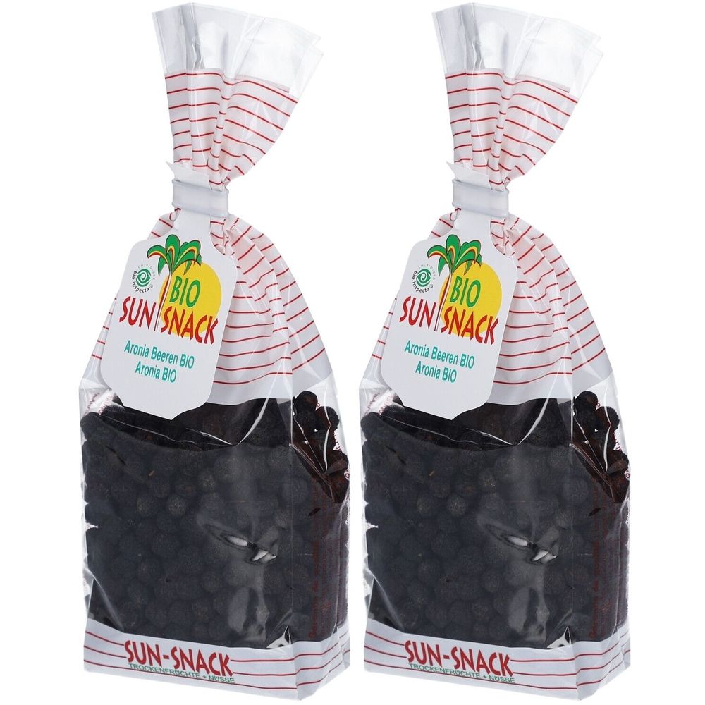 Zwei Beutel BIO SUN SNACK Bio Aronia-Beeren. Klarsichtbeutel mit rotem Streifenmuster. Etikett mit Logo und Produktbezeichnung.