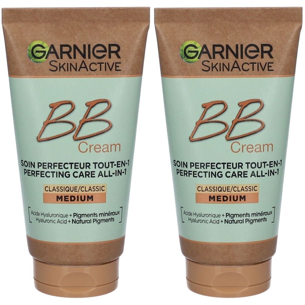 Zwei Tuben Garnier BB Cream. Aufschrift: Garnier SkinActive, BB Cream, Medium. Enthält Hyaluronsäure und natürliche Pigmente.