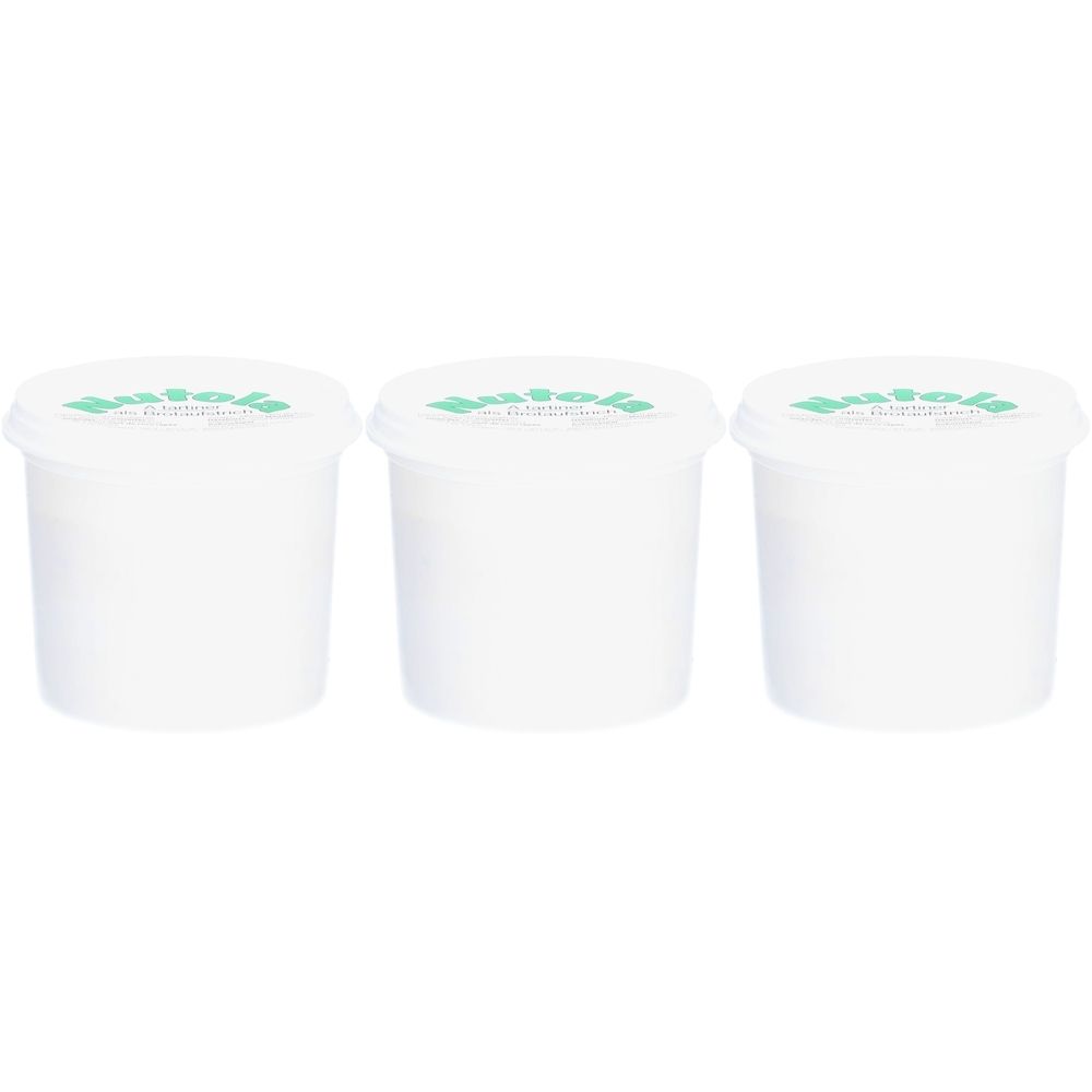 Drei weiße Becher mit Deckel. Auf dem Deckel steht in grüner Schrift "Nutola".