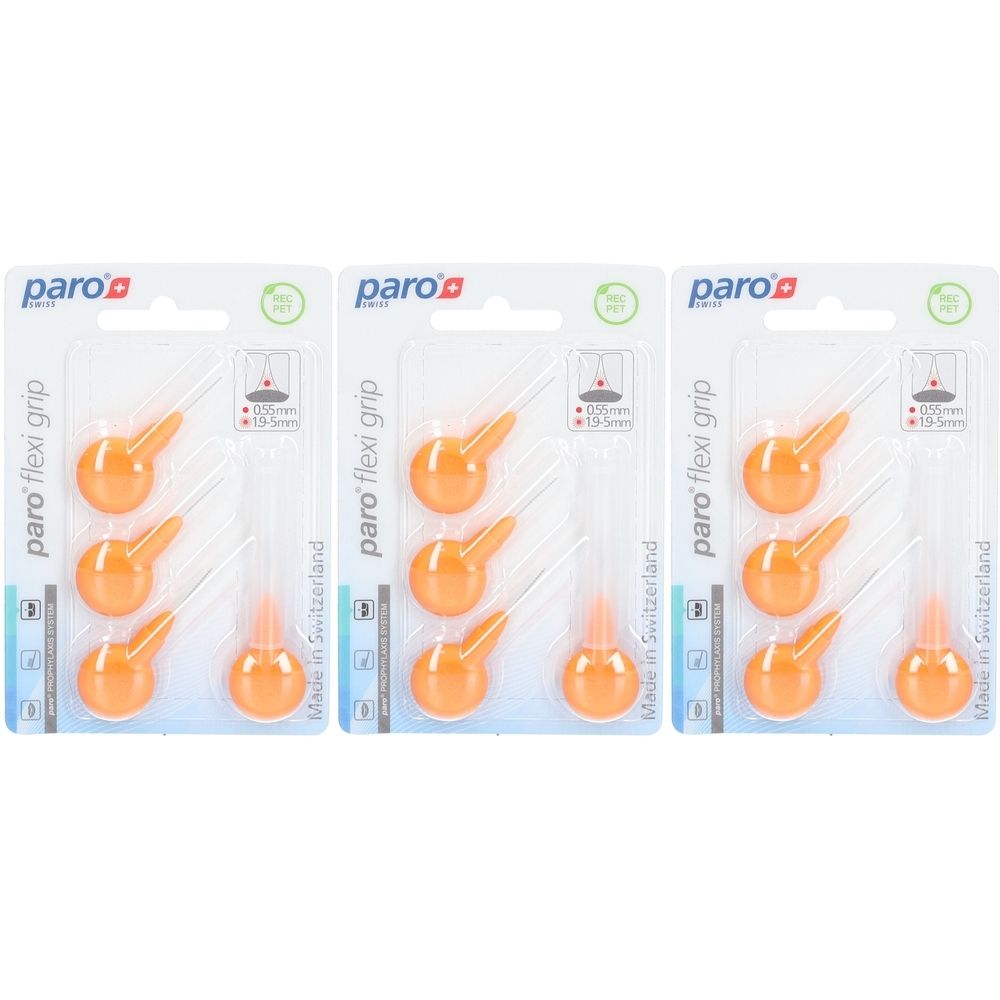 Drei Blisterpackungen mit paro flexi grip Interdentalbürsten. Jede Packung enthält sechs orangefarbene Bürsten mit transparenten Griffen.
