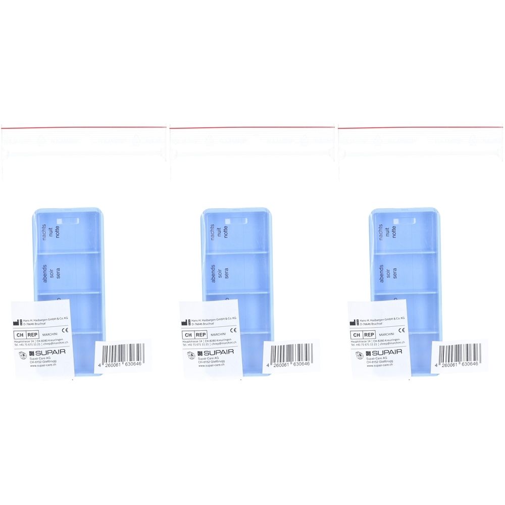 Trois piluliers bleus, chacun avec quatre compartiments et étiquettes pour matin, midi, soir, nuit.