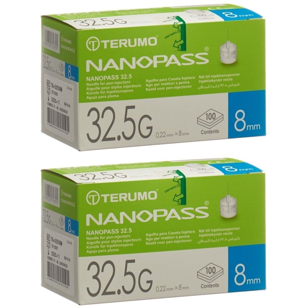 Zwei grüne Kartons mit der Aufschrift TERUMO NANOPASS 32,5G. Aufdrucke: 0,22 x 8 mm, 100 Stück.