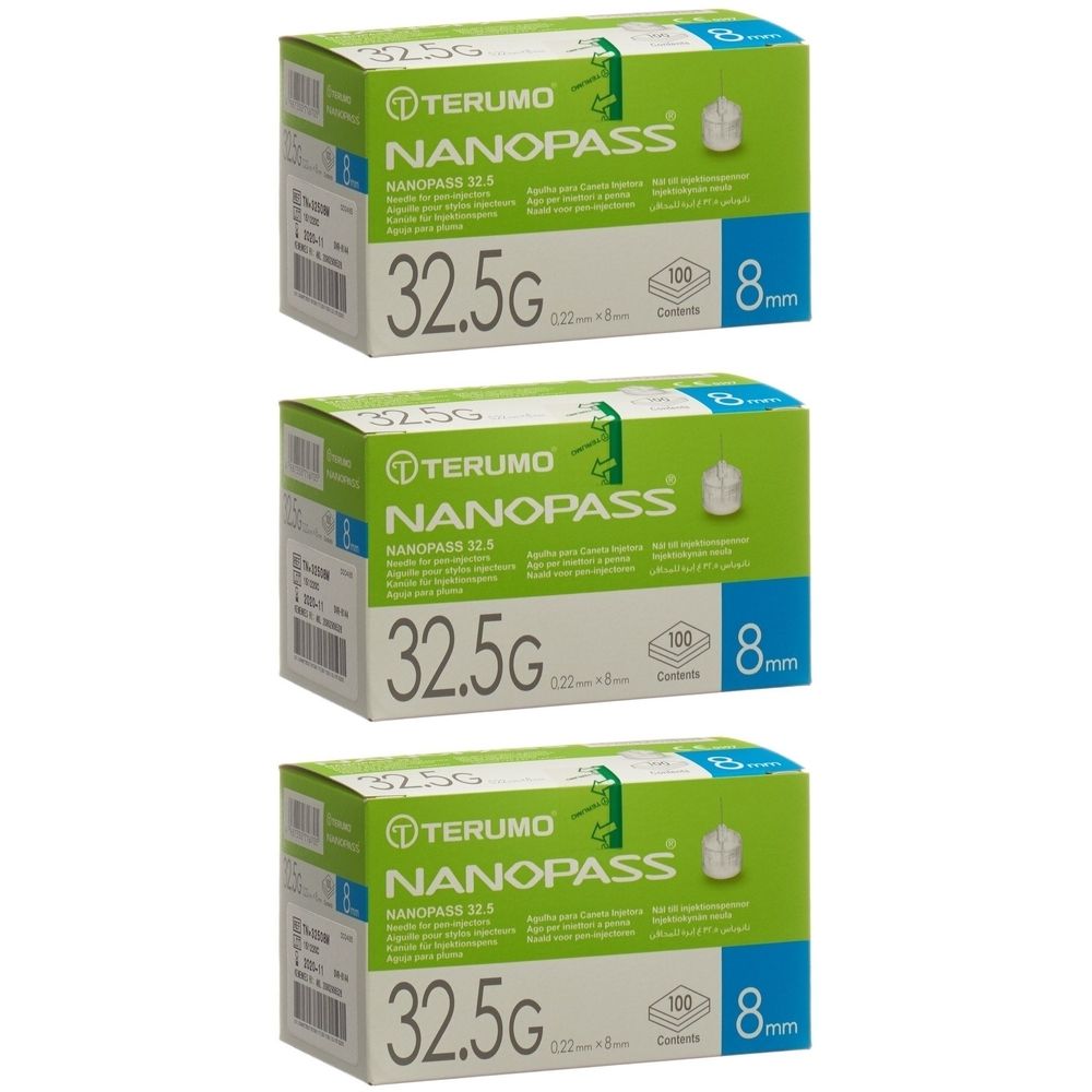 Drei grüne Schachteln mit der Aufschrift TERUMO NANOPASS 32.5G, 8 mm und 100 Stück.