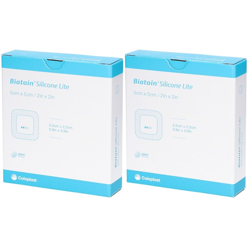 Zwei Schachteln Biatain Silicone Lite. Aufschrift: 5cm x 5cm. Blaue und weiße Verpackung mit Produktabbildung und Logo.