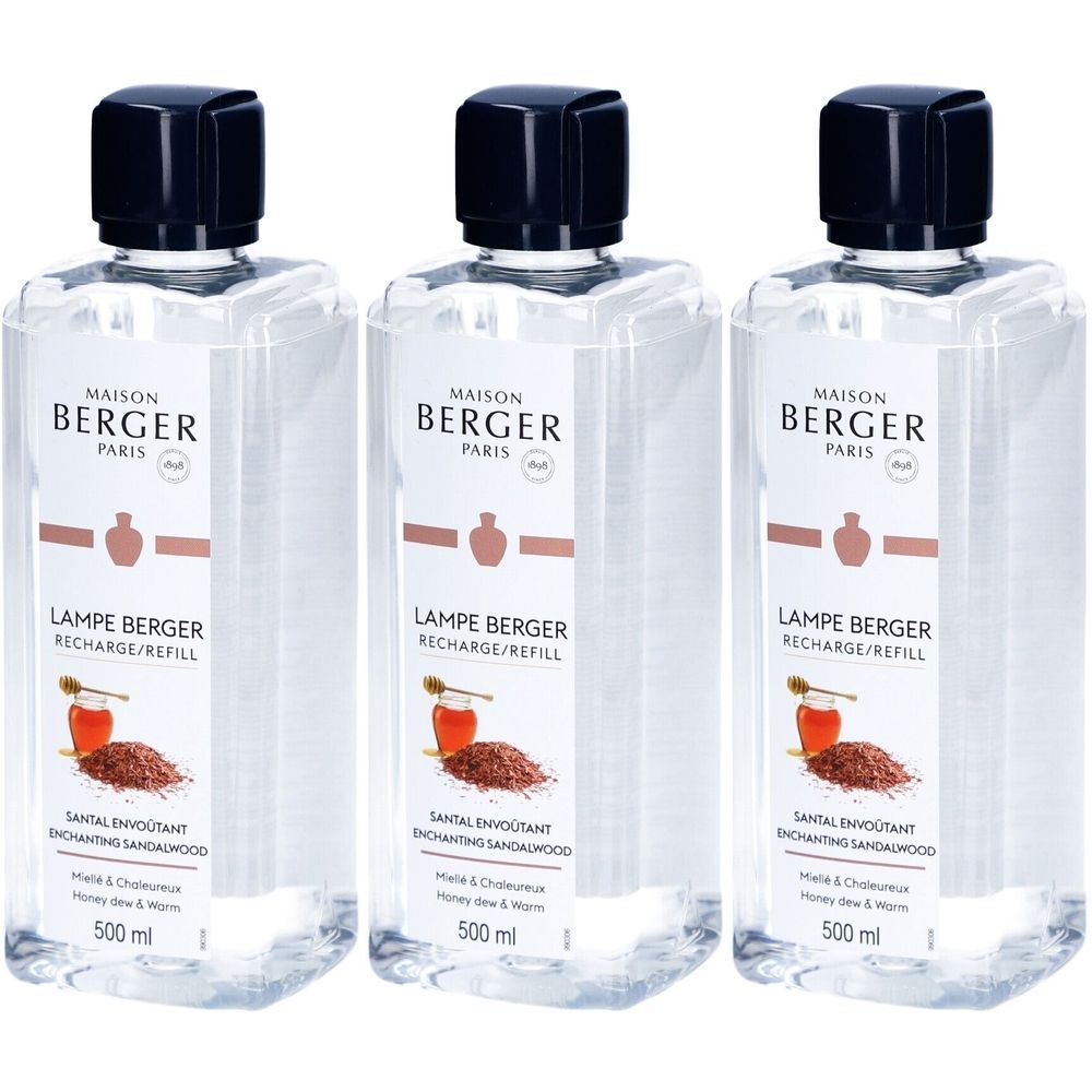 Drei Flaschen Maison Berger Paris Lampe Berger Nachfüllung. Klare Flüssigkeit, schwarzer Deckel, weißes Etikett mit Produktinformationen.