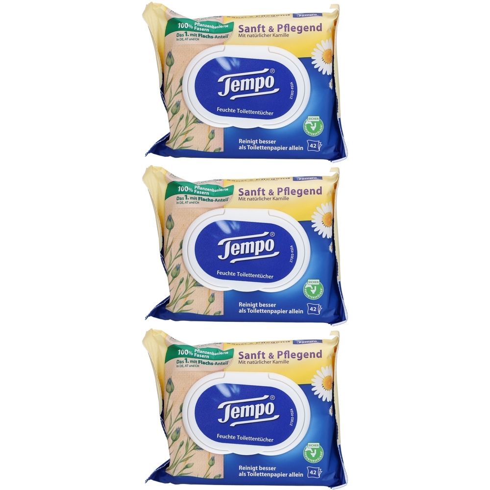 Drei Packungen Tempo Feuchtes Toilettenpapier Sanft & Pflegend. Jede Packung hat ein blaues Oval mit dem Logo und Text.