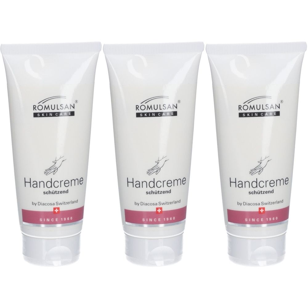 Drei Tuben Handcreme. Weiß, mit Schriftzug und Logo. Produktname: Handcreme. Marke: Romulsan. Mit Schweizer Kreuz.