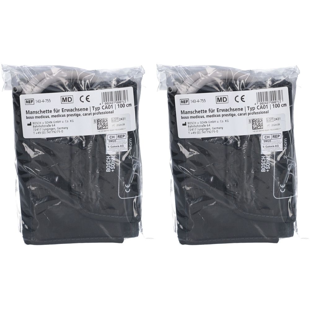 Zwei schwarze Manschetten in Folienverpackung. Auf den Etiketten sind Informationen wie "Manschette für Erwachsene", "Typ CA01" und CE-Kennzeichnung zu sehen.