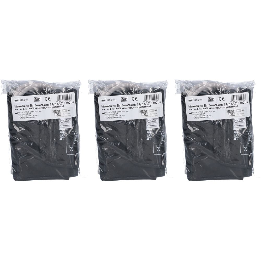 Drei schwarze Manschetten für Erwachsene, verpackt in transparenten Plastikbeuteln. Auf den Beuteln sind Etiketten mit Text.