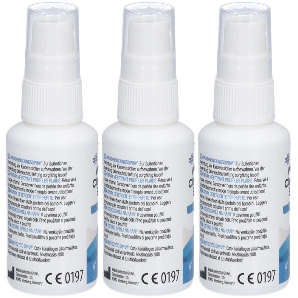 Trois flacons pulvérisateurs blancs avec bouchons transparents. Inscriptions et marquage CE. Flacons sur fond blanc.