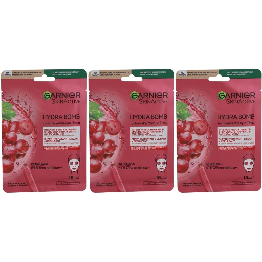 Trois paquets de masque en tissu Garnier SkinActive Hydra Bomb. Emballage rouge avec illustration de raisin et informations produit.