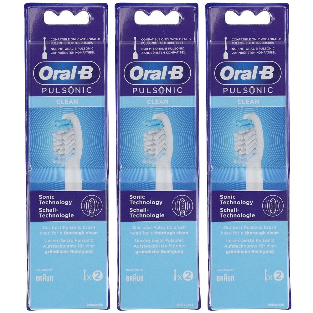 Trois paquets de têtes de brosse Oral-B Pulsonic Clean. Chaque paquet contient deux têtes. Soies bleues et blanches.
