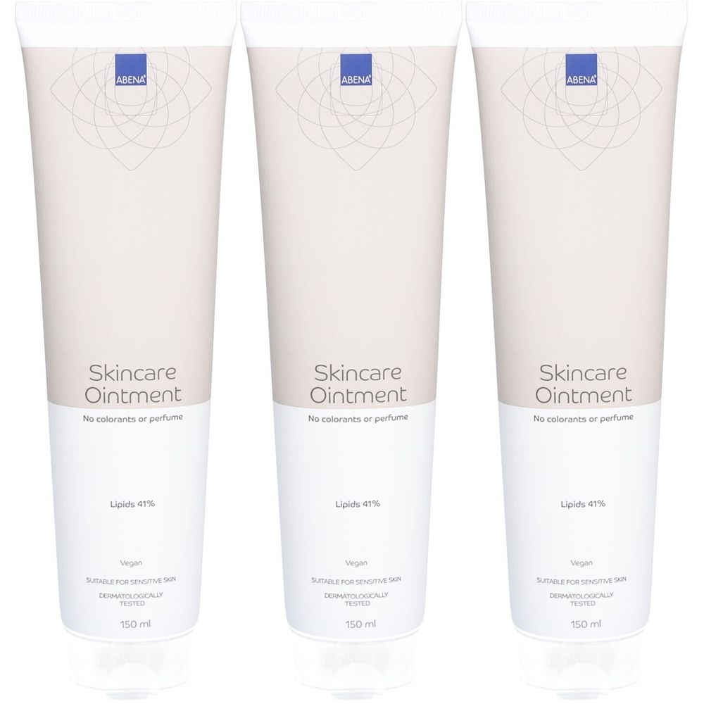 Drei Tuben ABENA Hautpflegesalbe. Weiße Tuben mit hellbraunem Oberteil und blauem Logo. Aufschrift: Skincare Ointment, 150 ml.