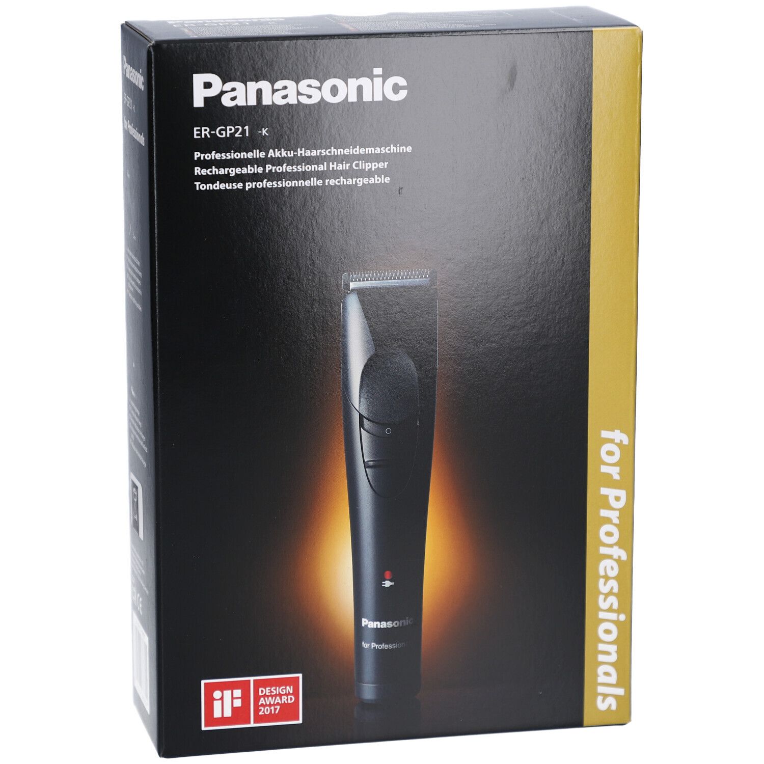 Schwarze Produktverpackung mit Panasonic-Logo und Haarschneidemaschine-Abbildung. Text: ER-GP21, für Profis. iF Design Award 2017.