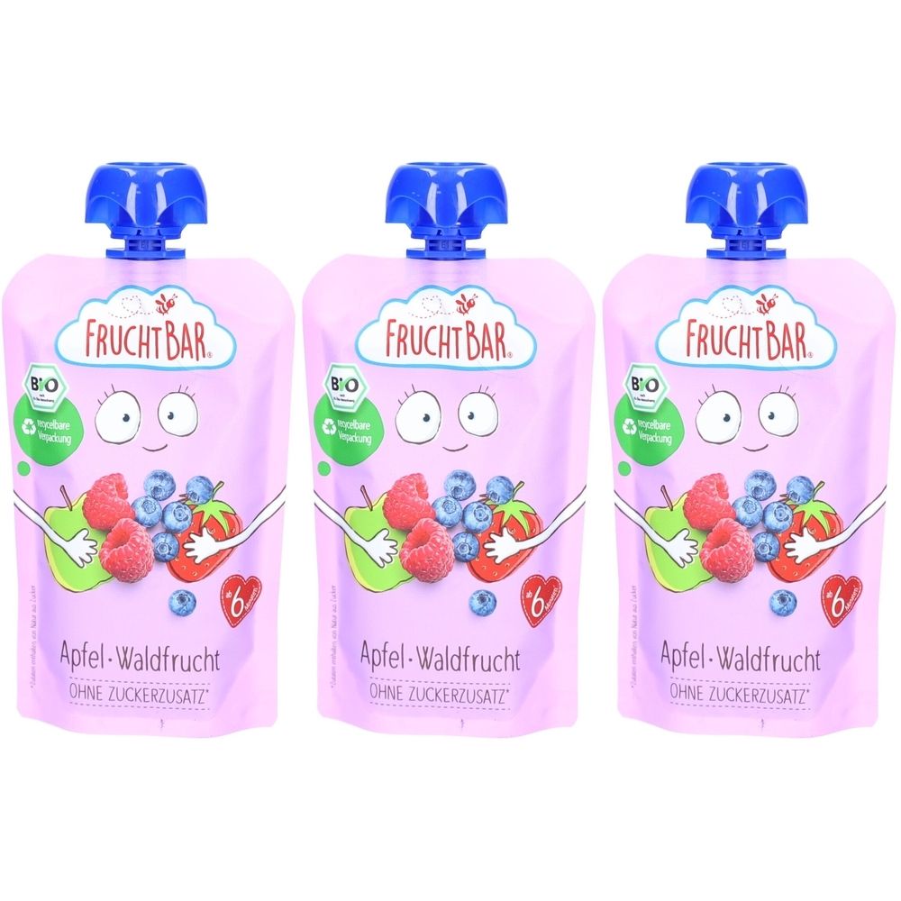 Drei Beutel FruchtBar Bio Apfelkompott Waldfrucht ohne Zuckerzusatz. Rosa Verpackung mit blauem Deckel. Aufdruck mit Früchten und Logo.